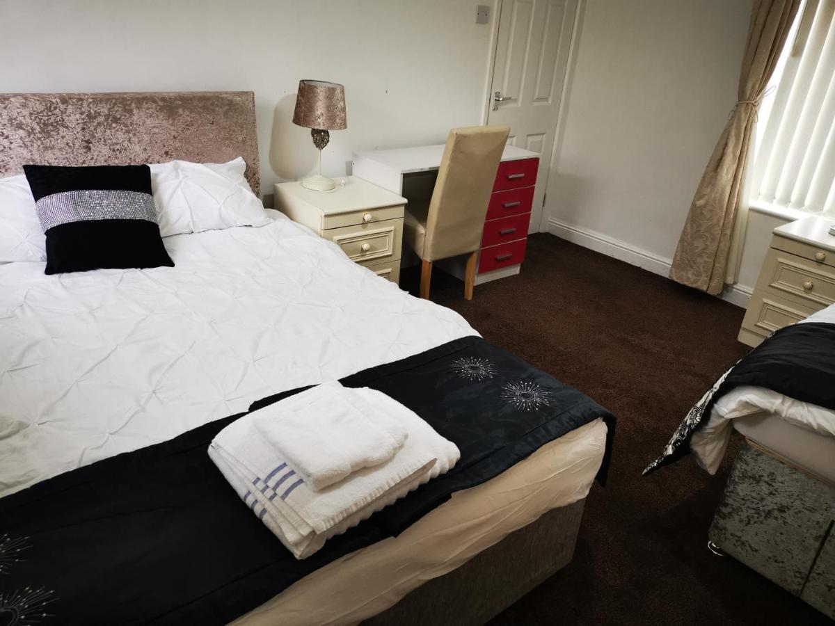 Knutsford House Holidays Манчестер Экстерьер фото