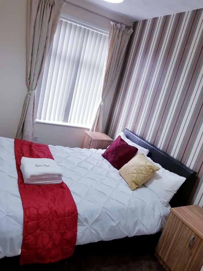 Knutsford House Holidays Манчестер Экстерьер фото