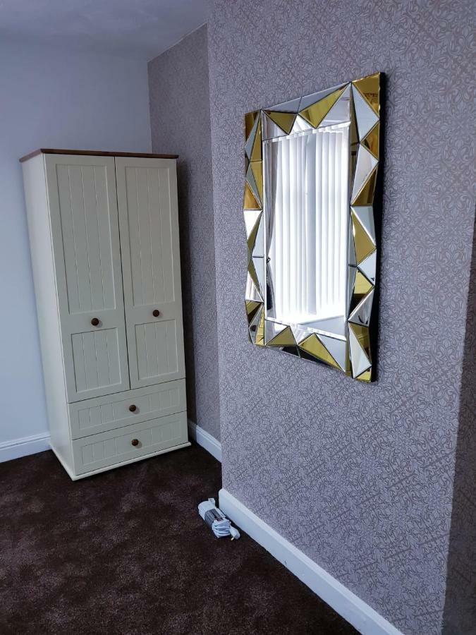 Knutsford House Holidays Манчестер Экстерьер фото